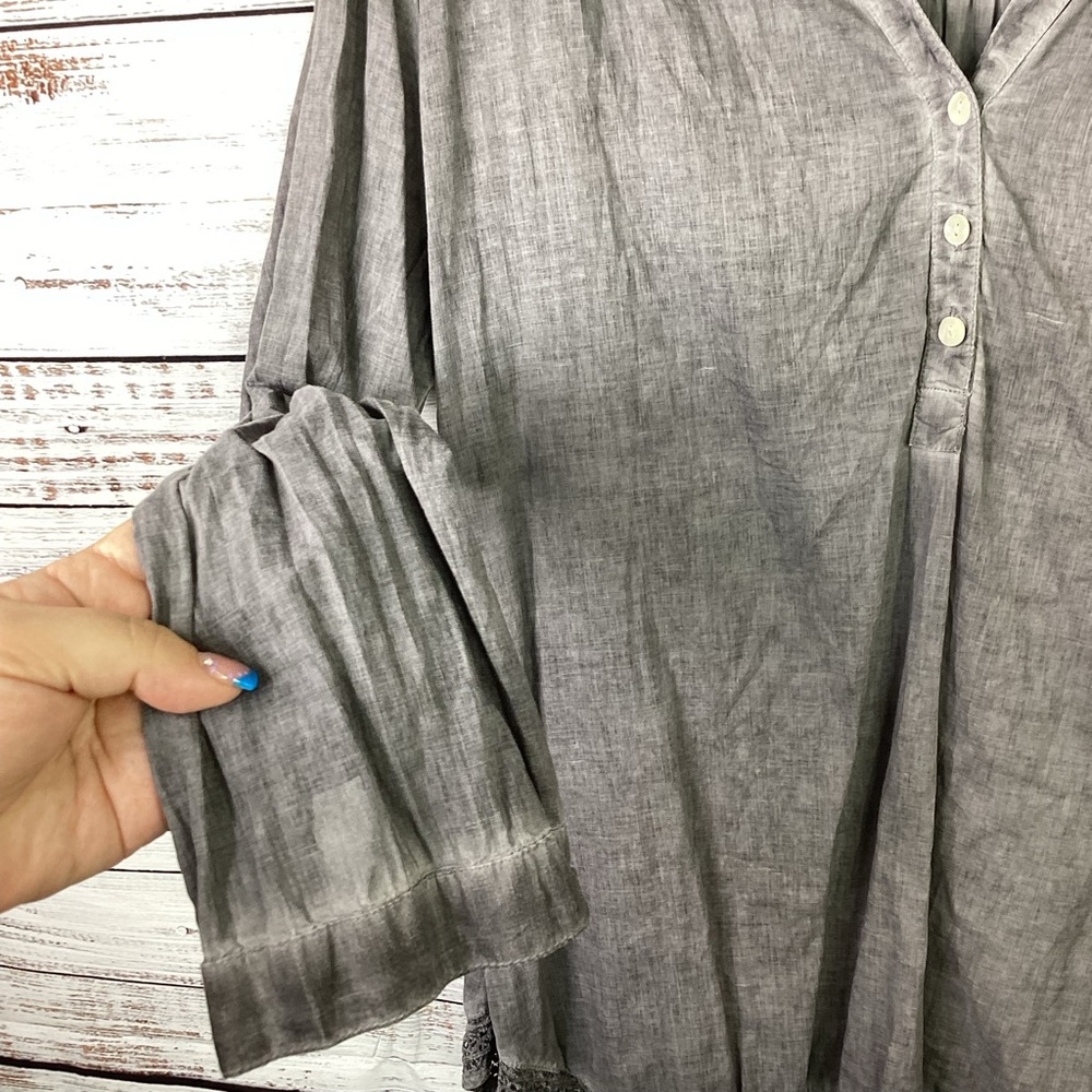 Amanda Blu - Distressed Grey/Dark Wash Top - Picture 3 of 7